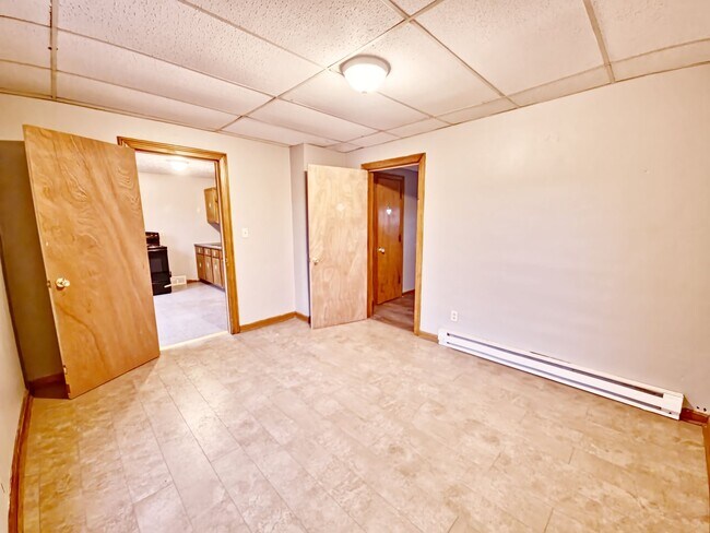 Building Photo - 2851  Oakwood Ave