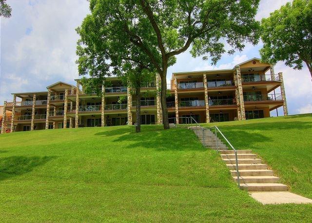 Building Photo - 540 River Run
