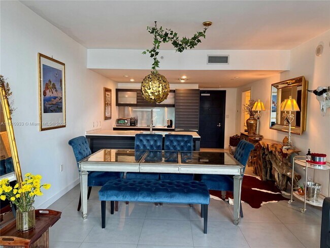 Building Photo - 200 Biscayne Blvd Way