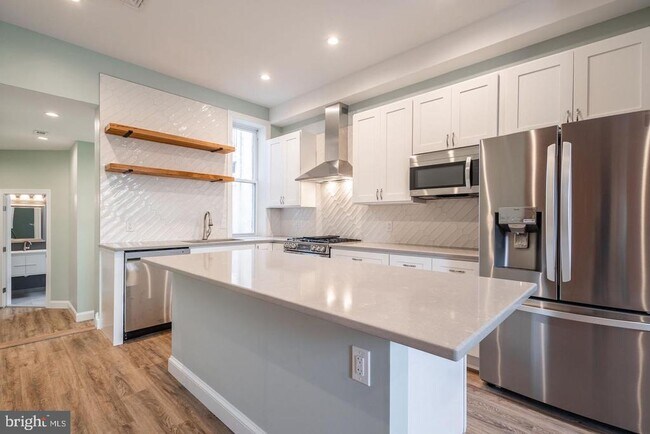 Building Photo - 3030 W Girard Ave