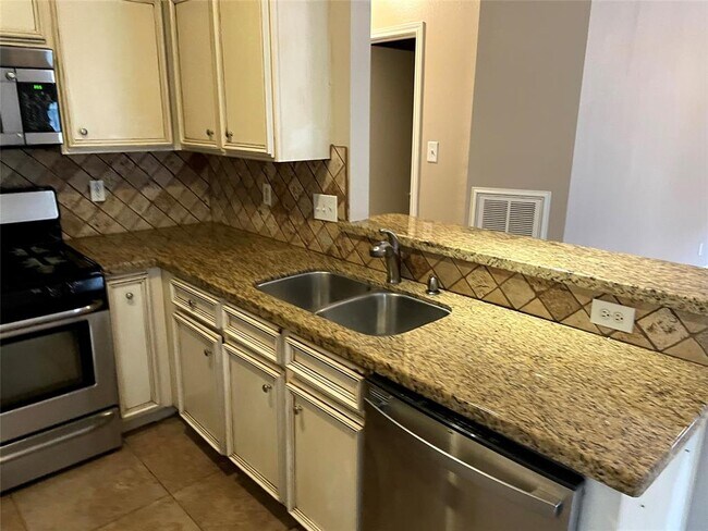 Foto del edificio - 21747 Deep Pines Dr