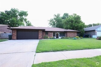 Building Photo - 722 Smalley Dr
