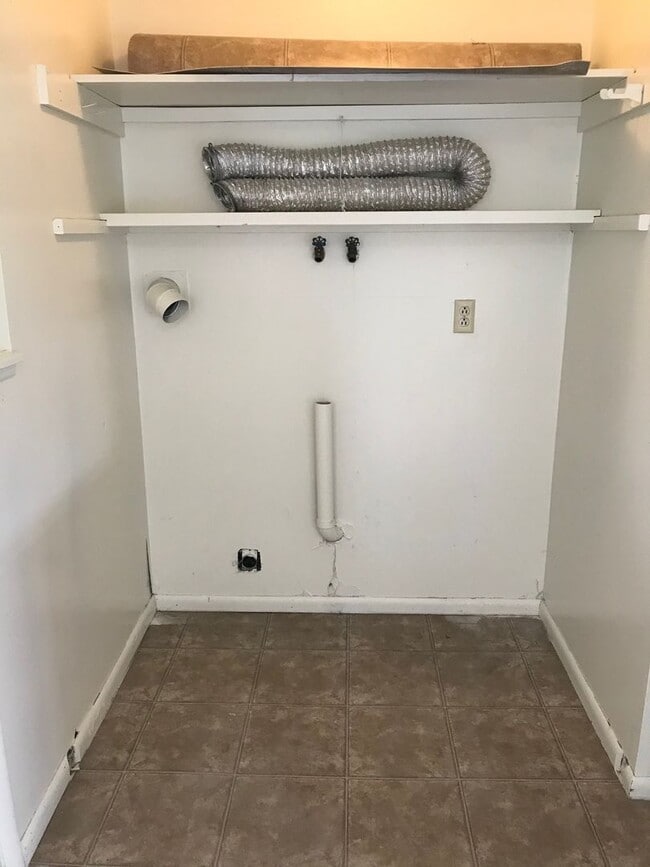 Building Photo - 1515 S Black Ave