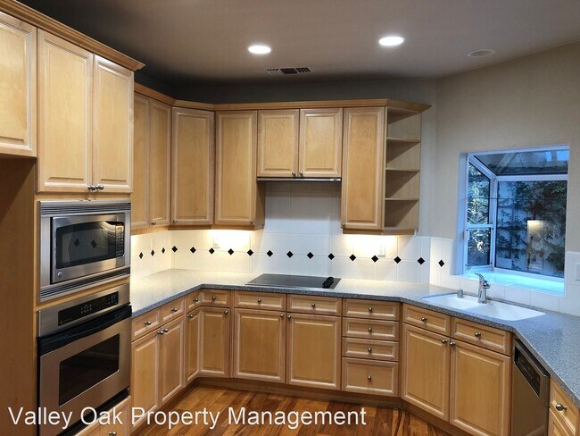 Foto del edificio - 3 br, 2 bath House - 1500 Scenic Dr  - 13