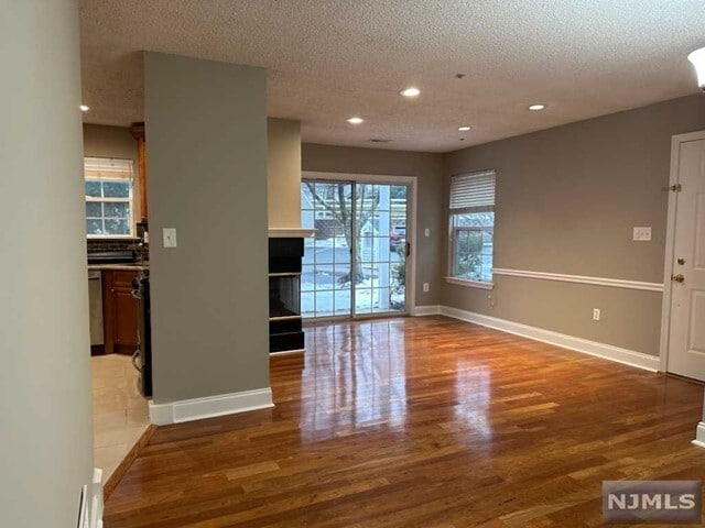 Building Photo - 1047 Cambridge Ct