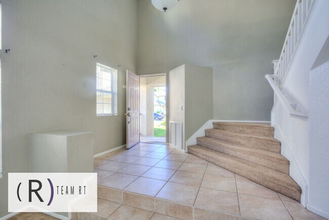 Building Photo - Grand and Dazzling 4 Bedroom 3 Bathroom 2 Story East Heritage Home