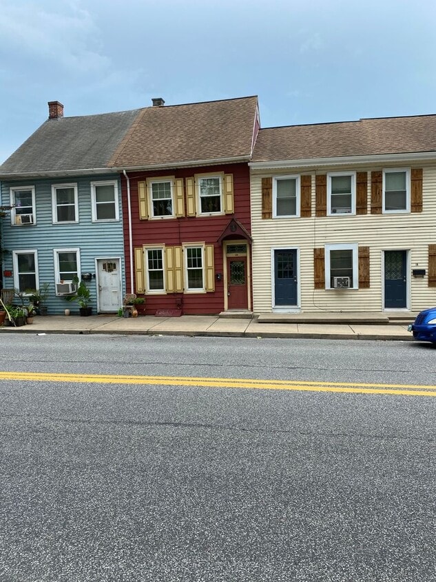 Primary Photo - Lovely Two Bedroom Townhouse in Columbia W...