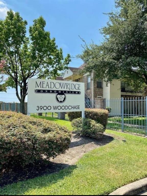Foto del edificio - 3900 Woodchase Dr