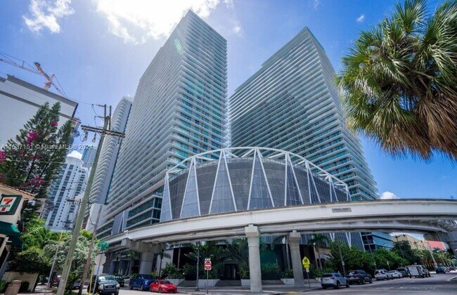 Building Photo - 1111 SW 1st Ave