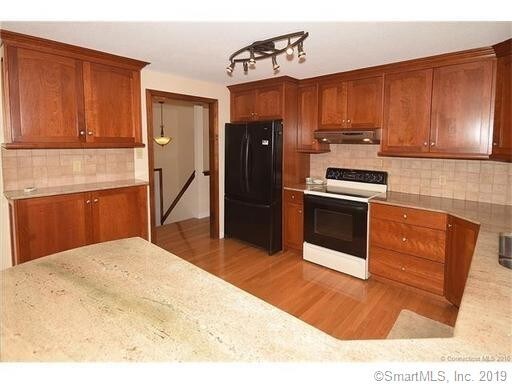 Foto del edificio - 73 Ridge Rd