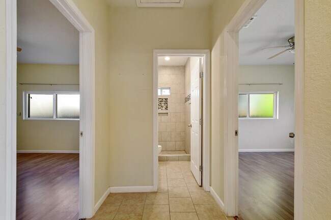 Building Photo - 417 Odell St