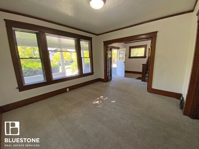 Foto del edificio - 121 NW 8th St