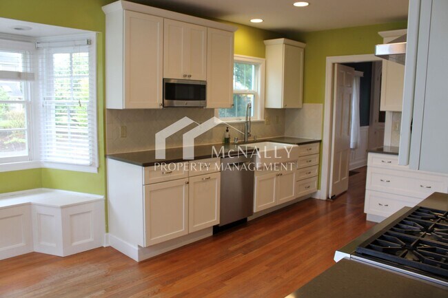 Foto del edificio - 5 Bedroom, 4 Bathroom Historic Tacoma Home