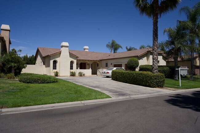 Foto del edificio - 8800 Laguna Dr