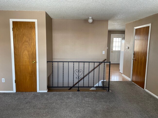 Entryway - 936 S Reed St