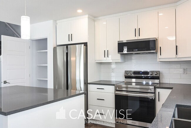 Building Photo - 6548-6175 175 Ave NW