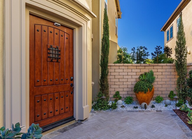 Building Photo - Gorgeous Home in Lake Forest!
