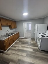 Building Photo - 347 Huddleson Ave