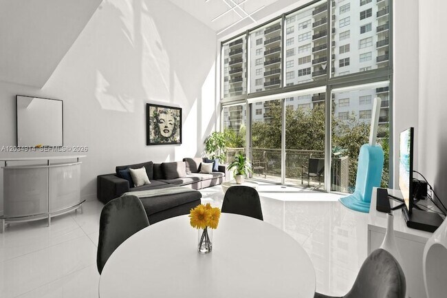 Foto del edificio - 6000 Collins Ave