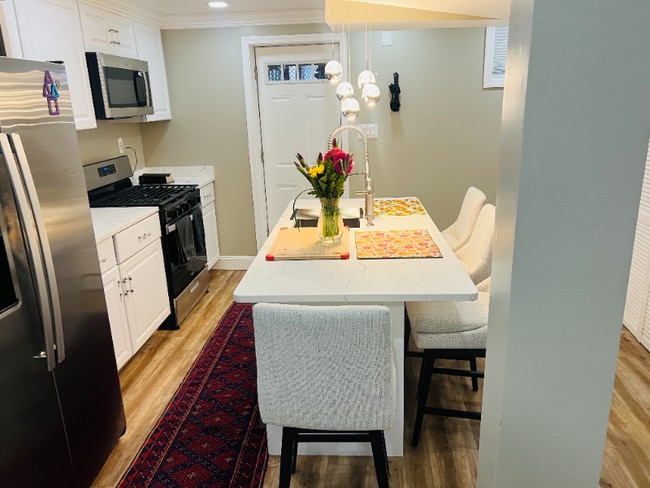 Building Photo - 1028 Crittenden St NE