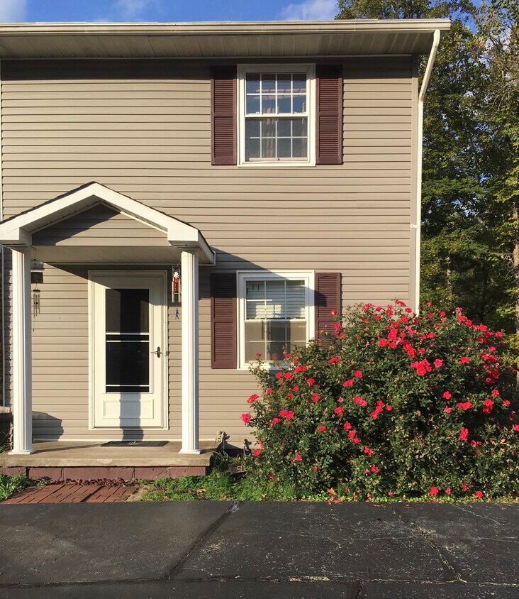 5025 Saint Patrick Circle, Cross Lanes, WV 25313 Townhome Rentals in Cross Lanes WV