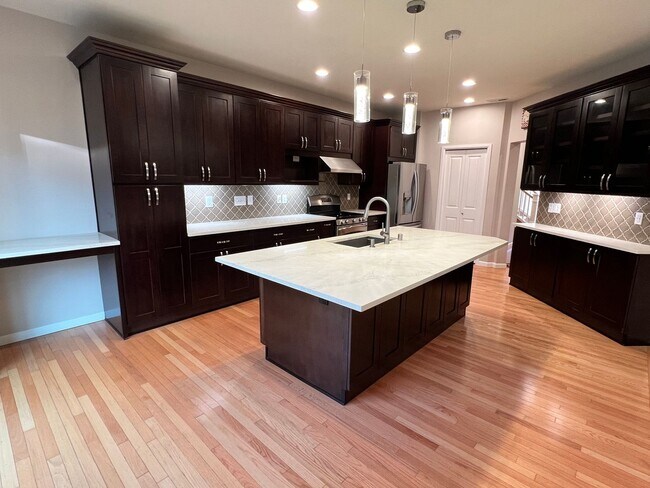 Building Photo - 2400 Square Foot Bothell Home
