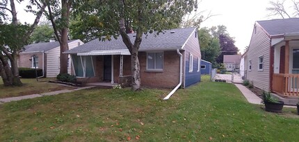 Building Photo - 5817 N 32nd St