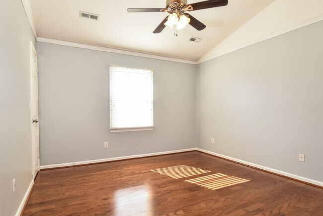 Foto del edificio - 5700 Chinaberry Pl