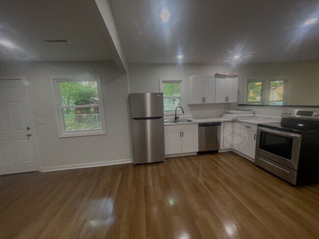 Foto del edificio - Updated 2 Bedroom, 2 Bathroom PET FRIENDLY