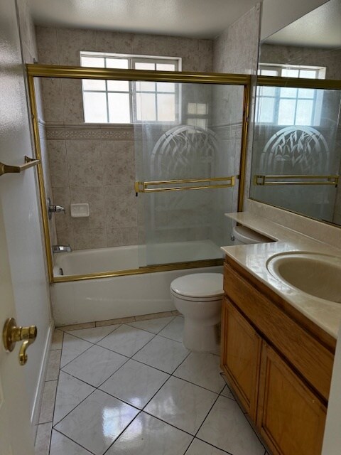 Downstairs Bathroom - 607 E Newmark Ave