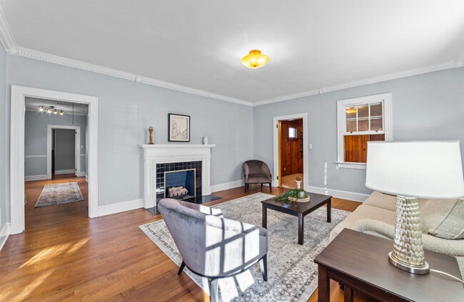 Photo - 2309 E 5th St House