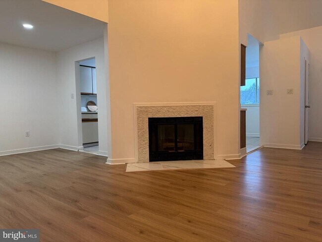 Building Photo - 828 Chanticleer