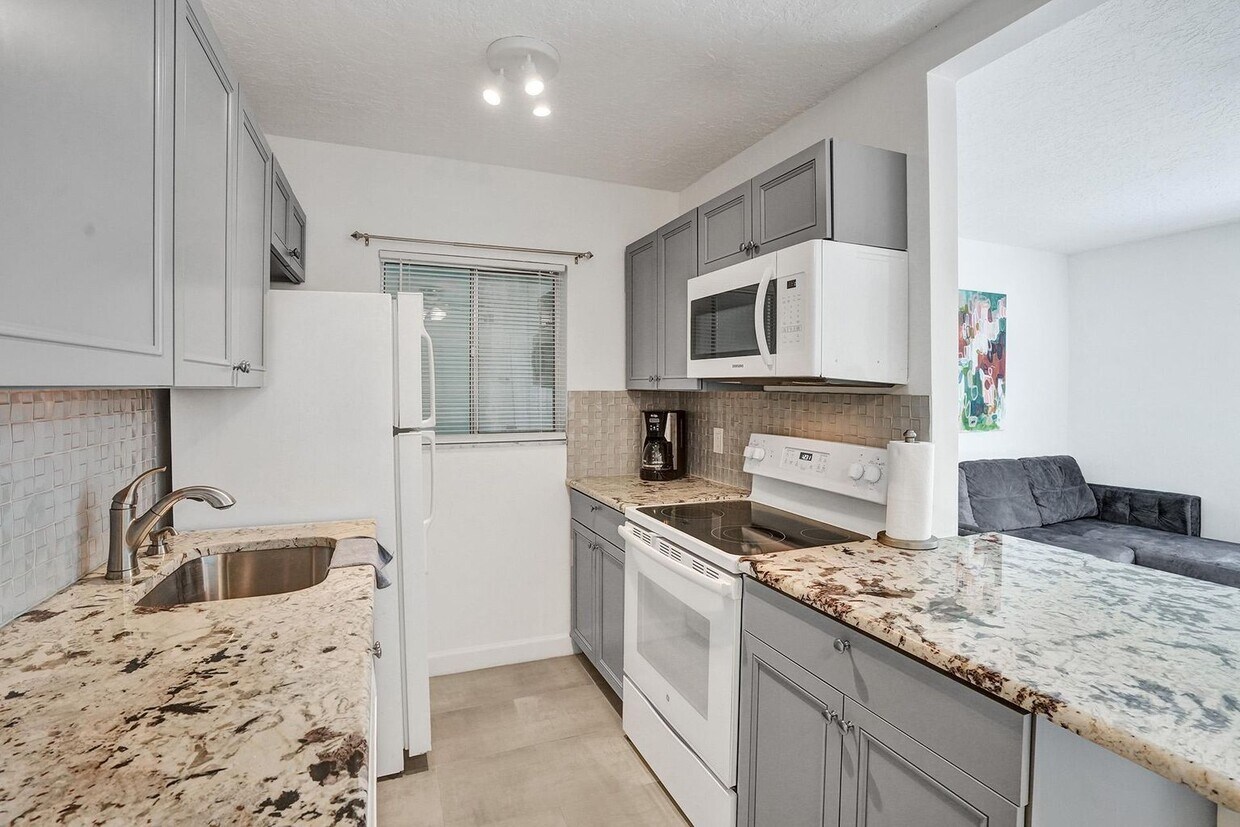 Foto principal - 306 E Ocean Ave