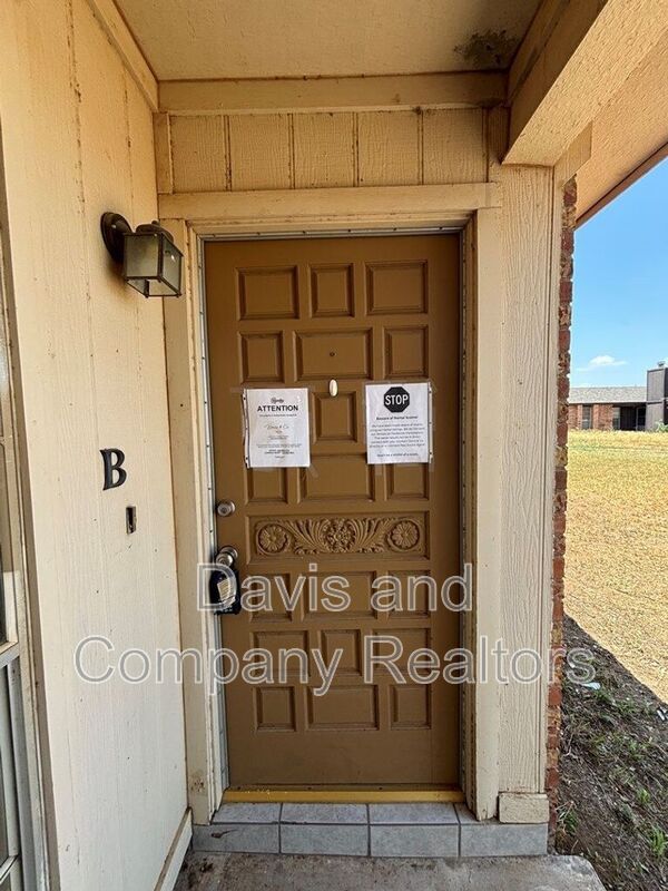 Building Photo - 4805 Country Club Dr