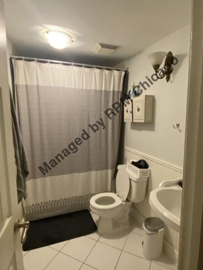 Foto del edificio - 1357 N Wolcott Ave