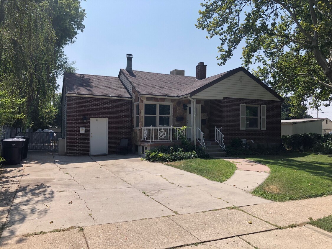 732 E 1000 S, Clearfield, UT 84015 Townhouse for Rent in Clearfield
