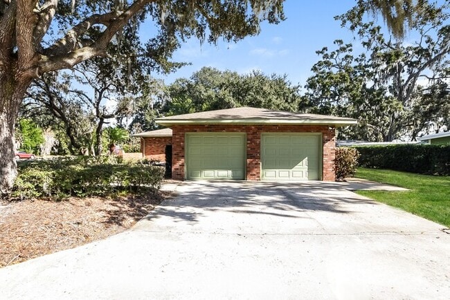 Building Photo - 15824 Fairview Point