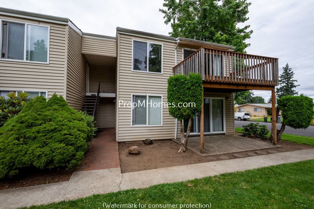 Primary Photo - 1571 N Manzanita St