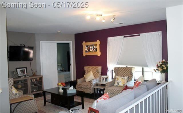 Building Photo - 1550 Meadowside Dr