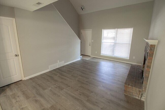 Foto del edificio - 1343 S Roseta Ave