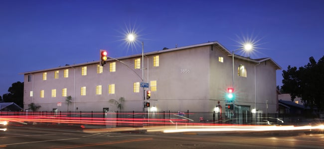 Building Photo - 3856 S Normandie Ave
