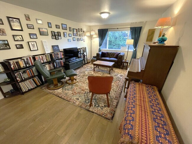 Foto del edificio - 833 Steele St NE