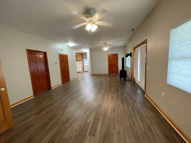 Building Photo - Single family home with BARN/SHOP - Flora,...