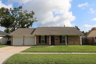 Building Photo - 2427 Droxford Dr