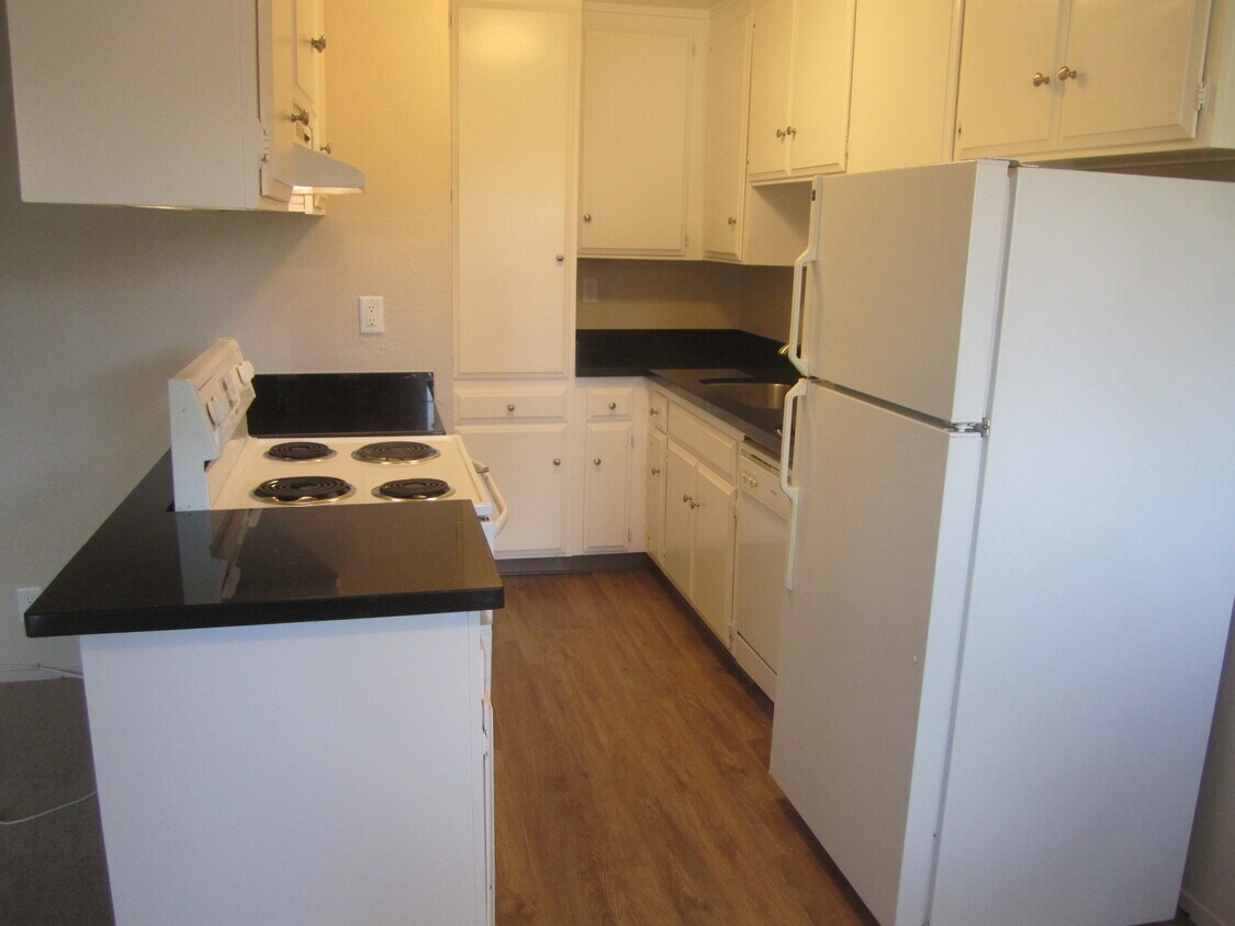 Primary Photo - 245 W California Ave