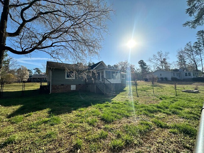 Foto del edificio - 3 Bed/2 Bath in Harlem, GA with Sunroom & ...