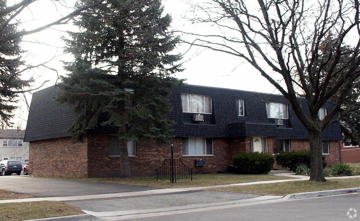 Foto principal - 1035-1051 Todd Farm Dr