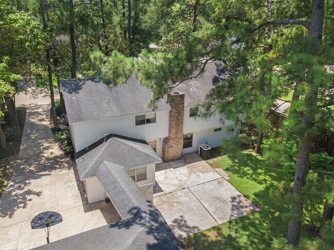 Building Photo - 8218 Oak Moss Dr