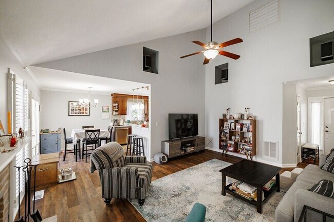 Foto del edificio - 174 Hidden Timber Ln