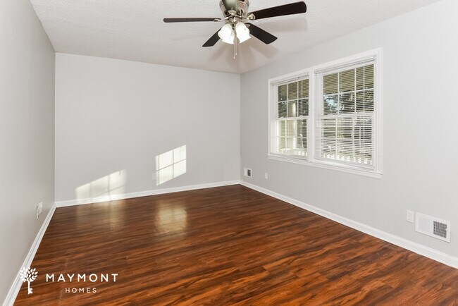 Foto del edificio - 1100 Starcrest Rd